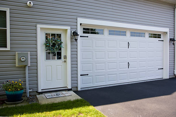 24/7 Emergency Garage Door Panel Replacement experts in Daniels Farm, CT